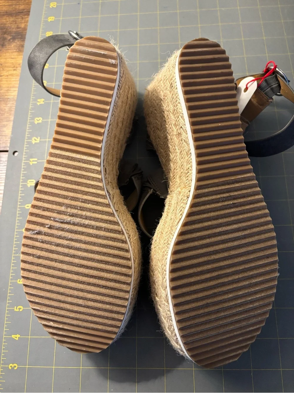 NWOT DV8 by Dolce Vita grey platform espadrilles size 10